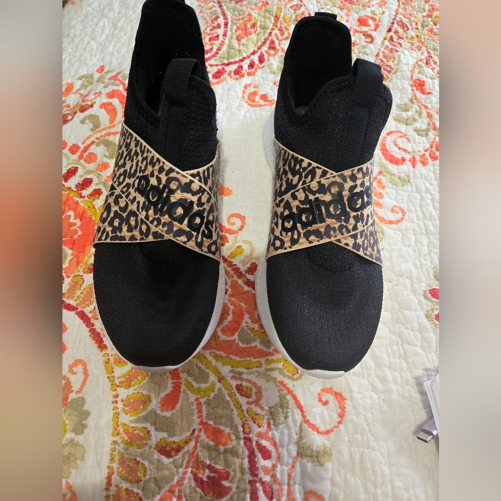 6.5 Adidas Women's Cloudfoam Super Black and Leopard Print Sneakers. Lightweight